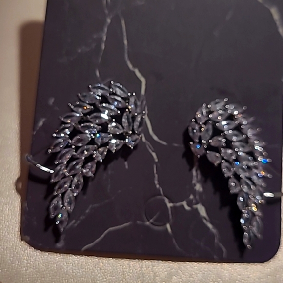 Angel Glam Earrings - Picture 6 of 9